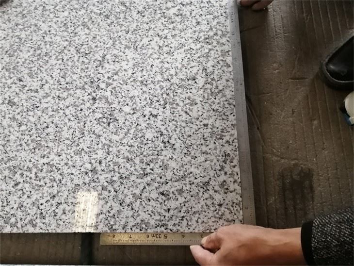 Granito akmenys pilkos spalvos