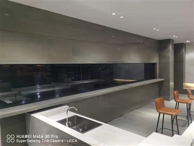 Šviesiai pilkos spalvos kvarcito stalviršiai