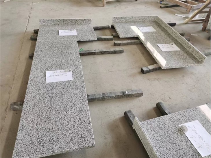 Baltas granitas stalviršiams